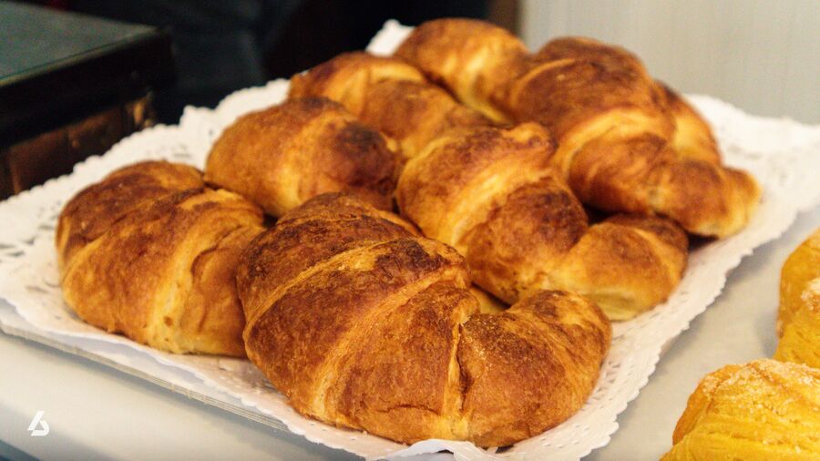 Croissants recién horneados